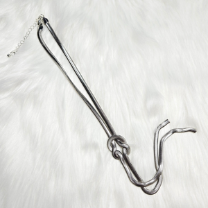 New Silver Knotted Necklace – Minimalist & Chic