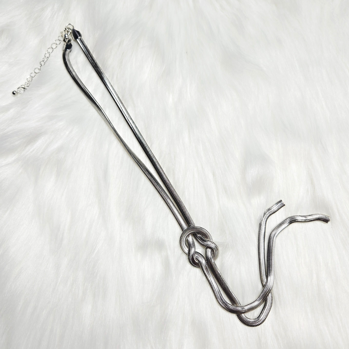 New Silver Knotted Necklace – Minimalist & Chic