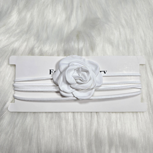 New White Flower Choker with Adjustable Strap – Soft & Feminine