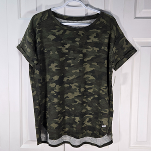 Women's Green Camo Studio Relaxed-fit Lightweight Crewneck T-Shirt - True To Size- Medium
