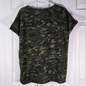 Women's Green Camo Studio Relaxed-fit Lightweight Crewneck T-Shirt - True To Size- Medium